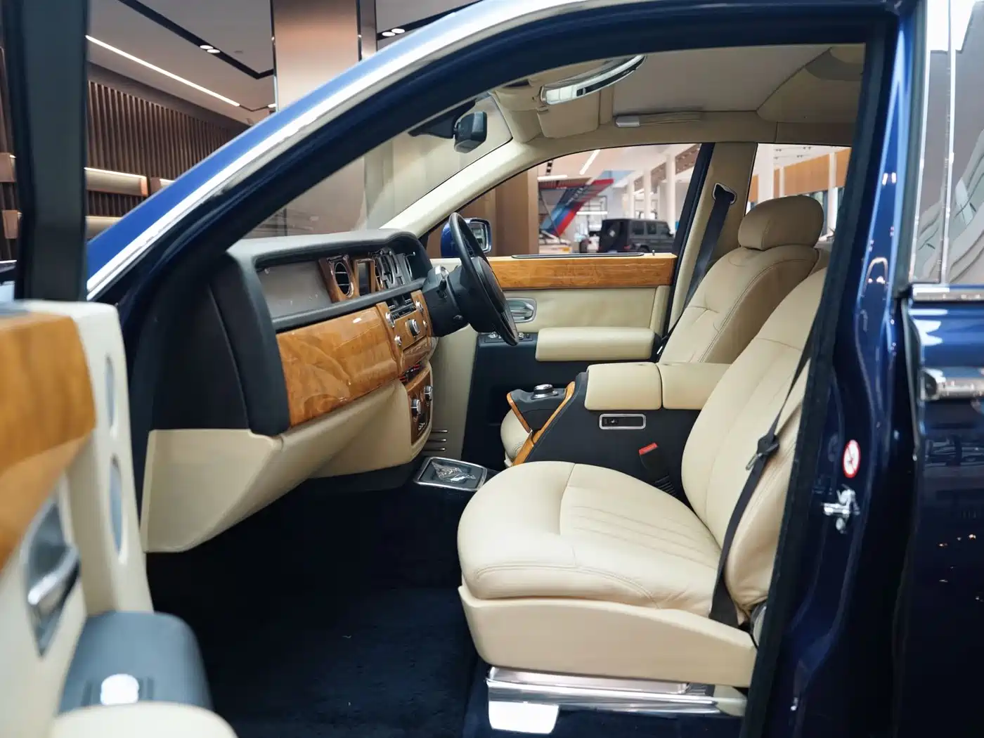 Rolls-Royce Phantom 2004 Model 6.7L Standard Version фото 4