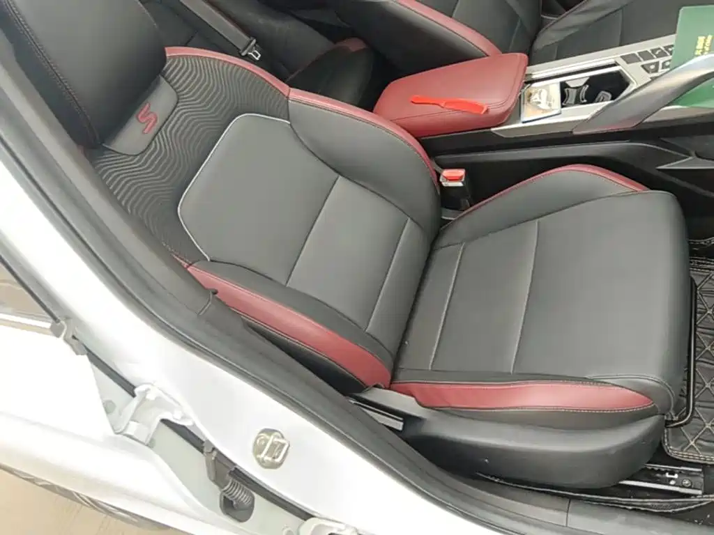Фото 25 - Geely Binyue