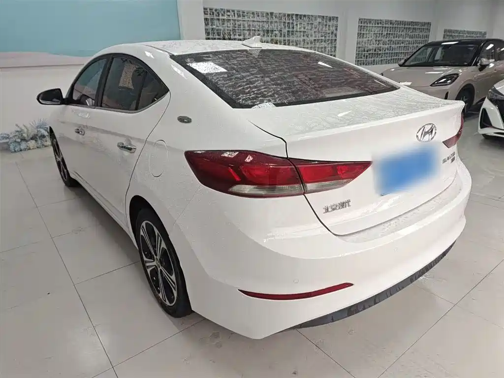 Hyundai Elantra 2018 1.6L Automatic 15th Anniversary Special Edition фото 5