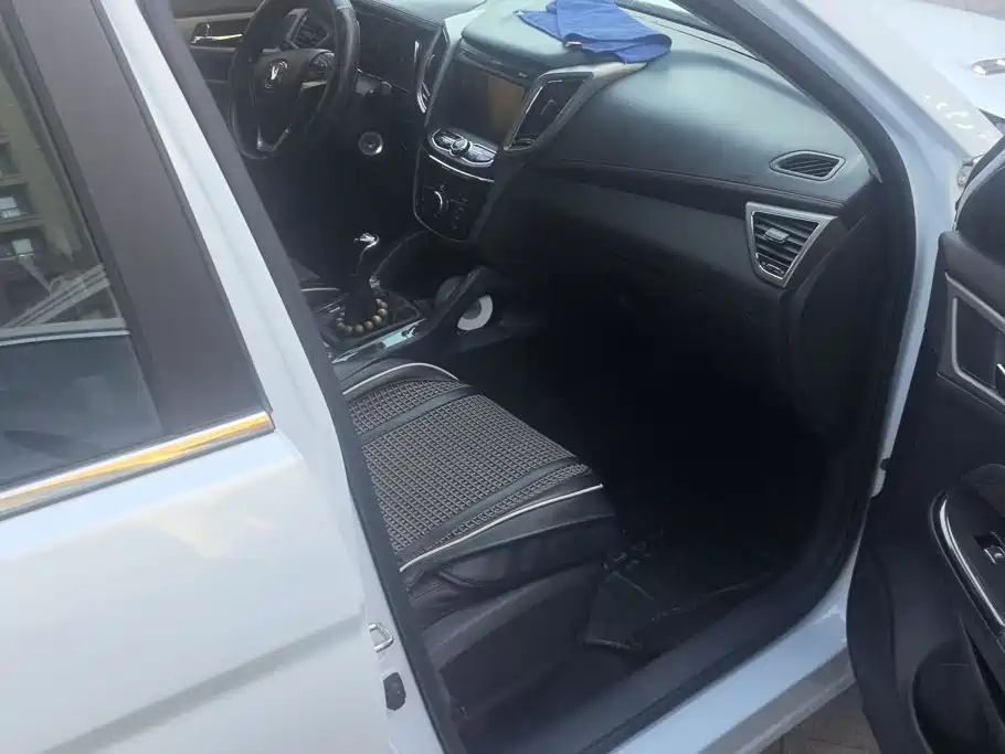 Photo 8 - Changan CS75