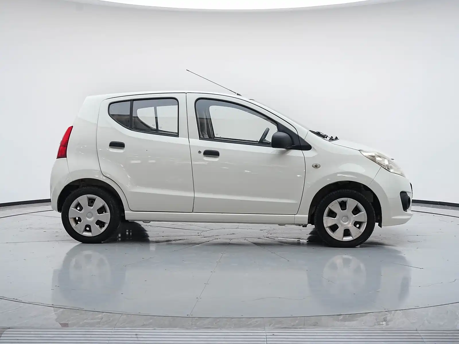 Photo 4 - Suzuki Alto
