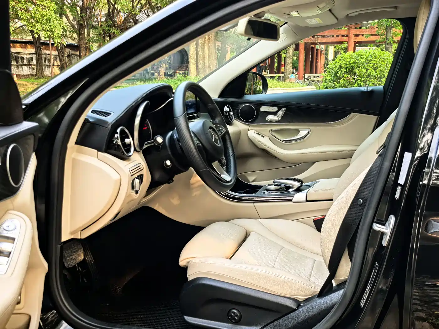 Mercedes-Benz C-Class 2015 Facelift C 200 L Sport фото 8