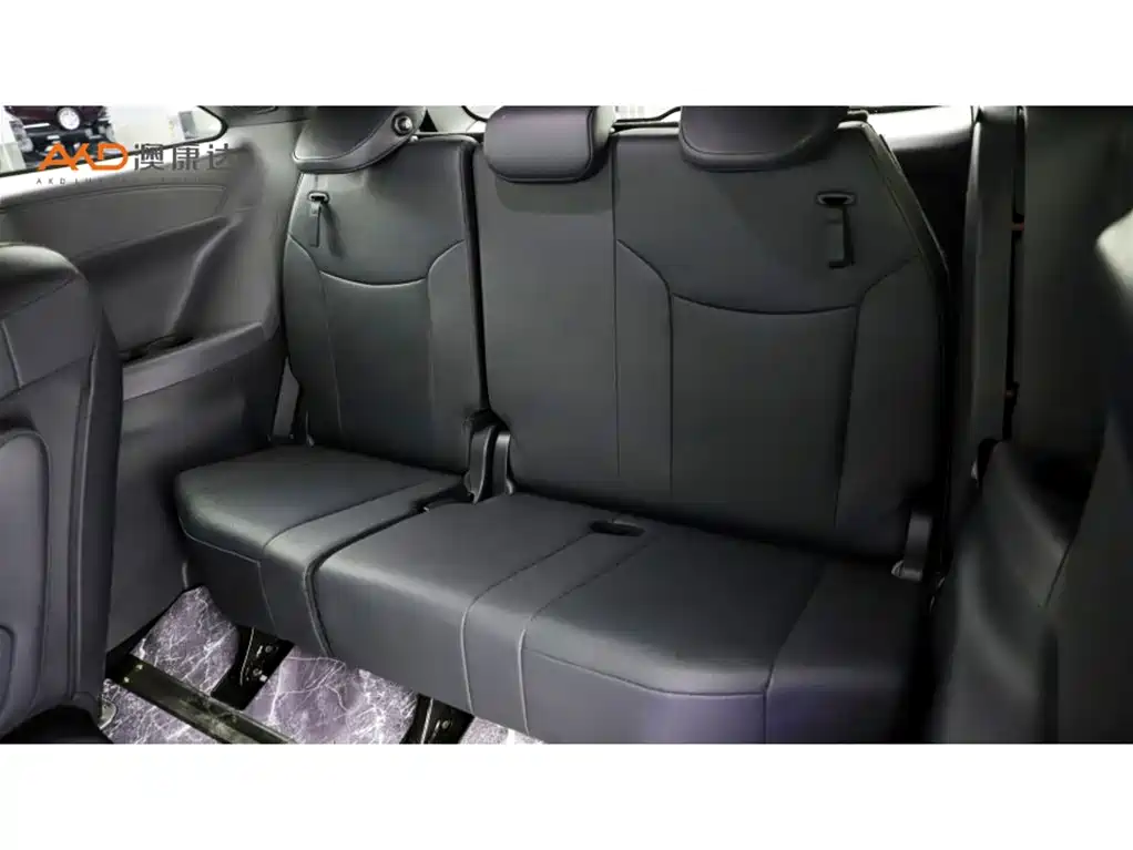 Toyota Granvia 2022 Model Year 2.5L Hybrid Flagship Edition фото 9