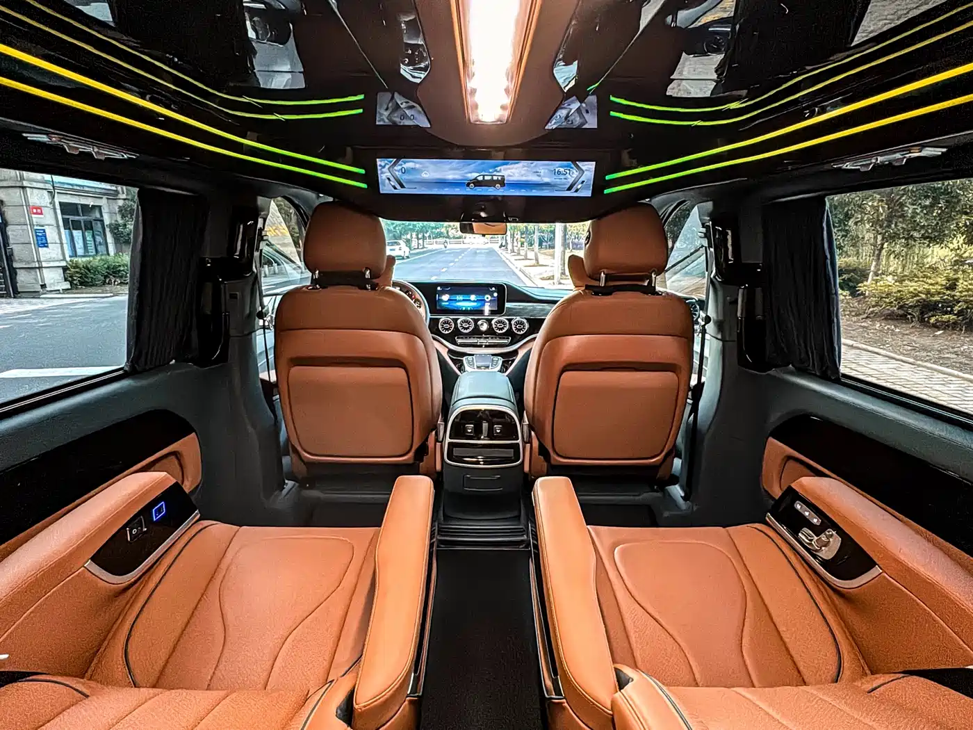 Mercedes-Benz Vito 2023 2.0T Business 7-Seater фото 18