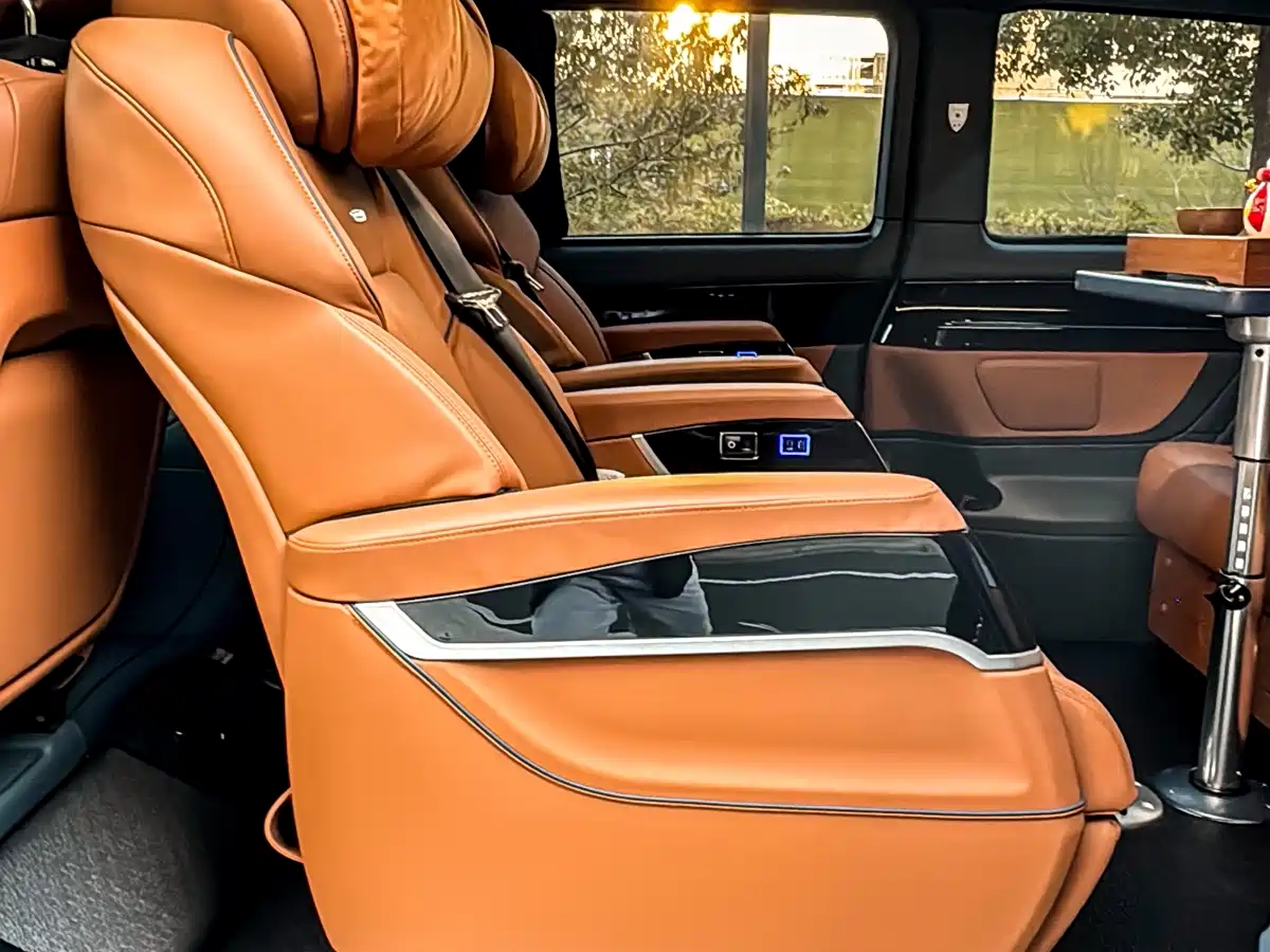 Mercedes-Benz Vito 2023 2.0T Business 7-Seater фото 25