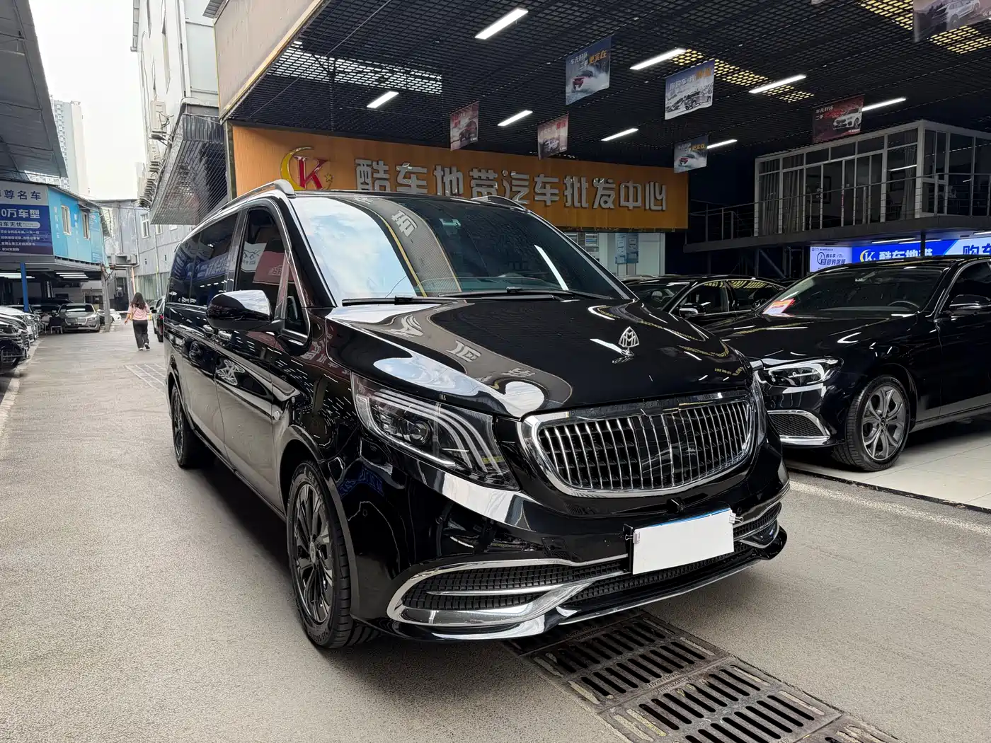 Mercedes-Benz Vito 2023 2.0T Elite 7-Seater фото 3