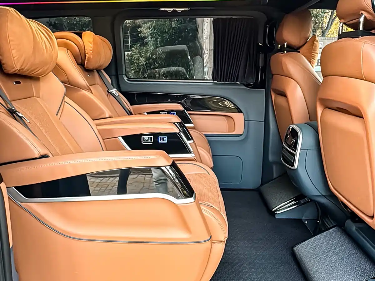 Mercedes-Benz Vito 2023 2.0T Business 7-Seater фото 24