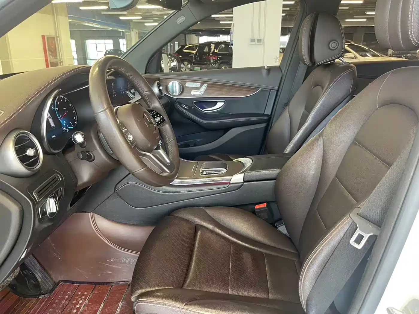Mercedes-Benz GLC 2021 GLC 300 L 4MATIC Sporty фото 6