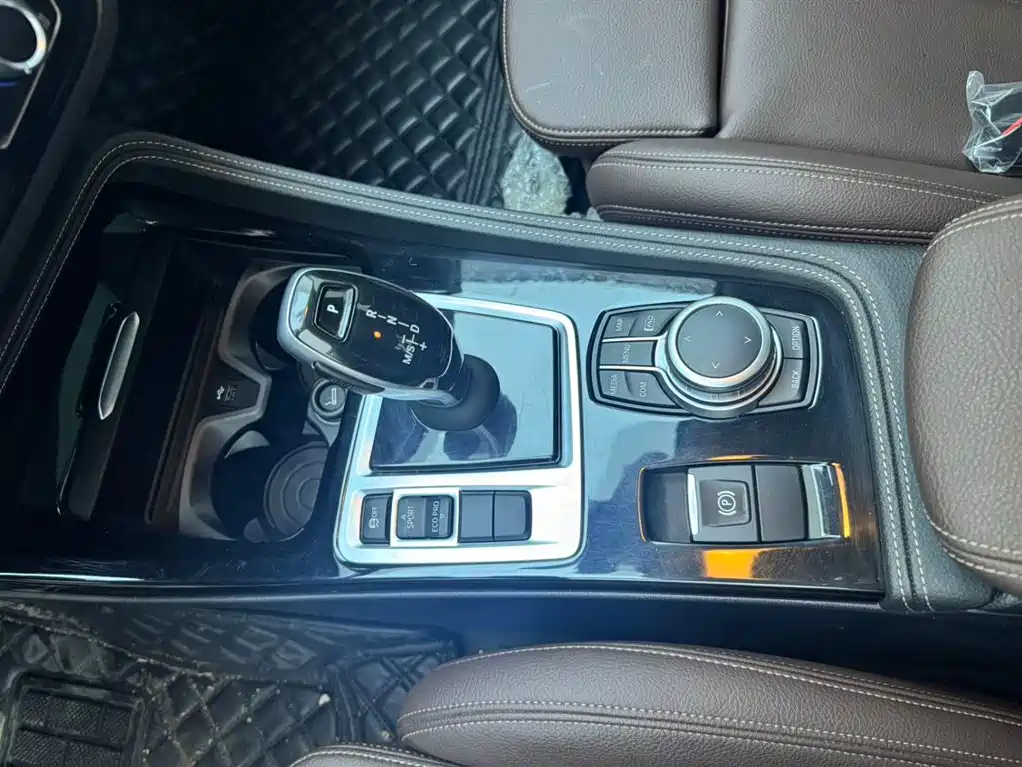 BMW 1 Series 2022 120i M Sport Shadow Edition фото 8