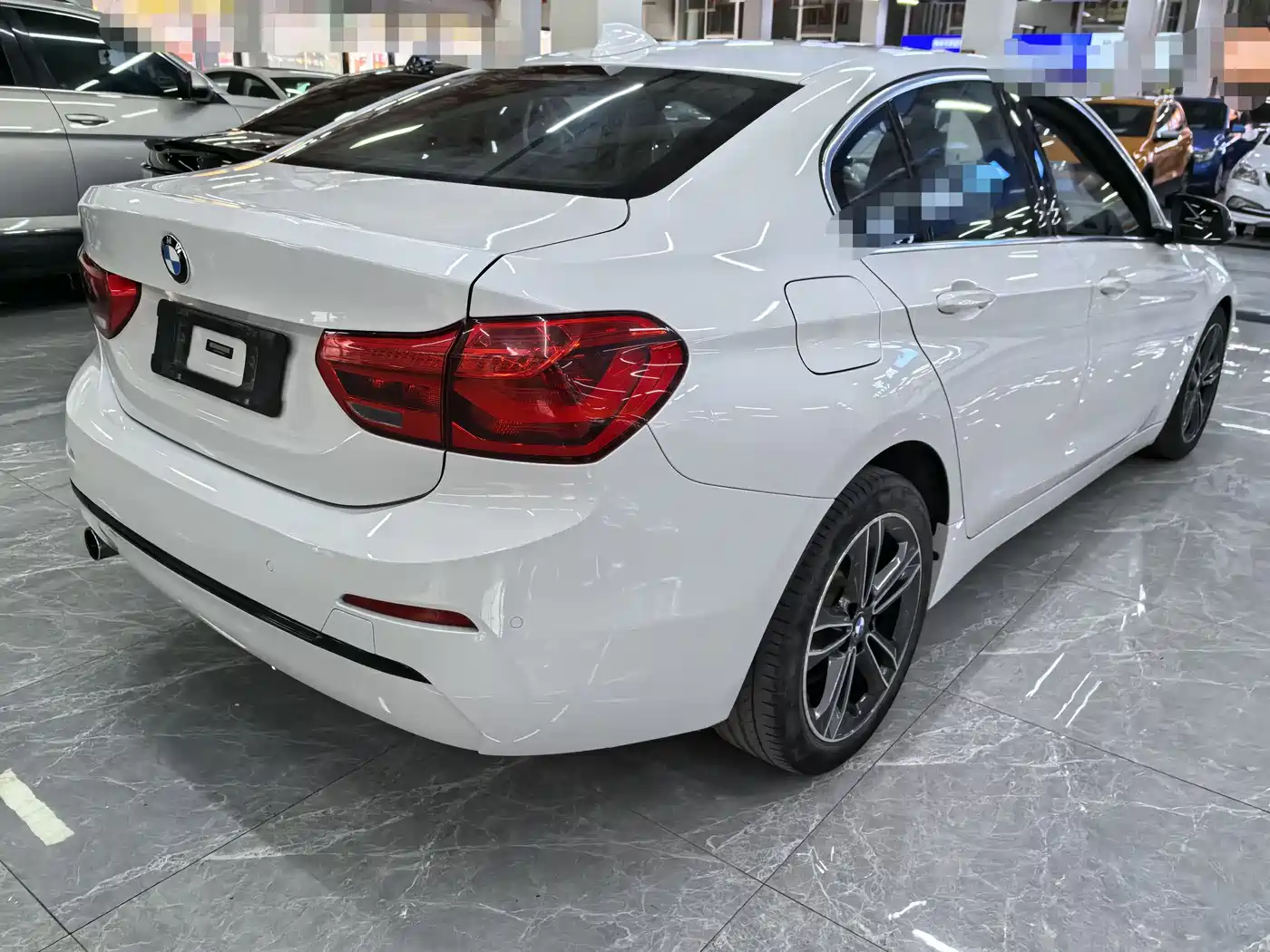 BMW 1 Series 2017 118i Sport фото 6
