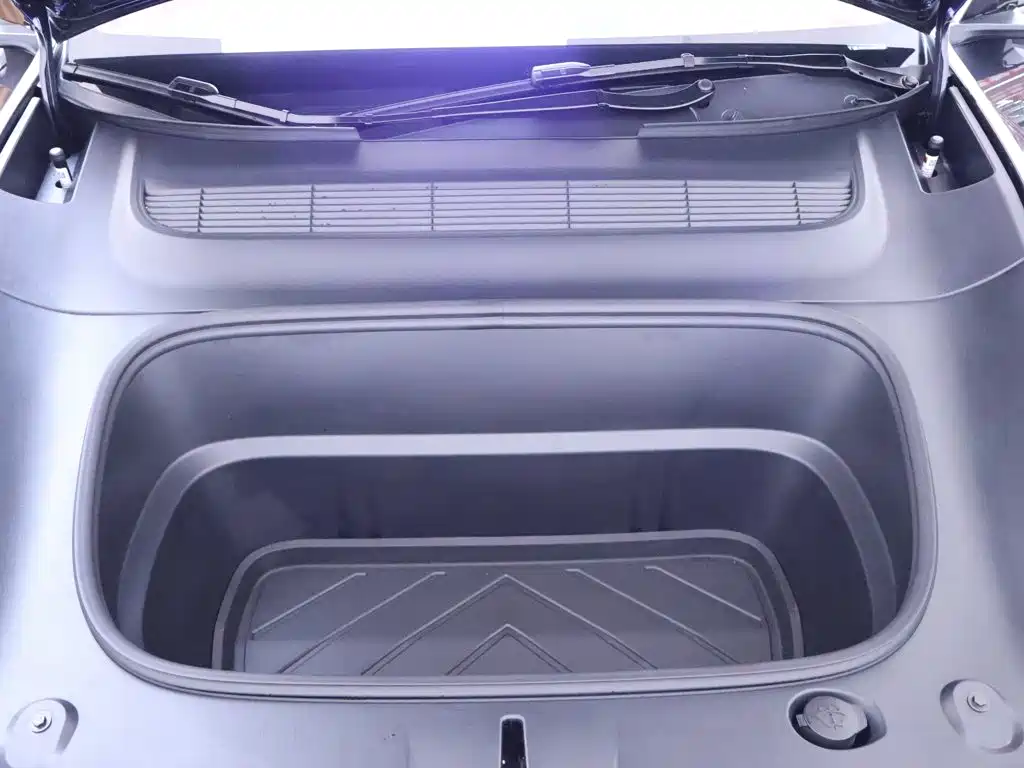 Tesla Model Y 2026 2025 Facelift Long Range All-Wheel Drive