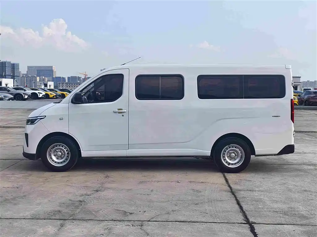 Wuling Motors Wuling Yangguang 2025 2024 300km Comfort Passenger Version 60kW
