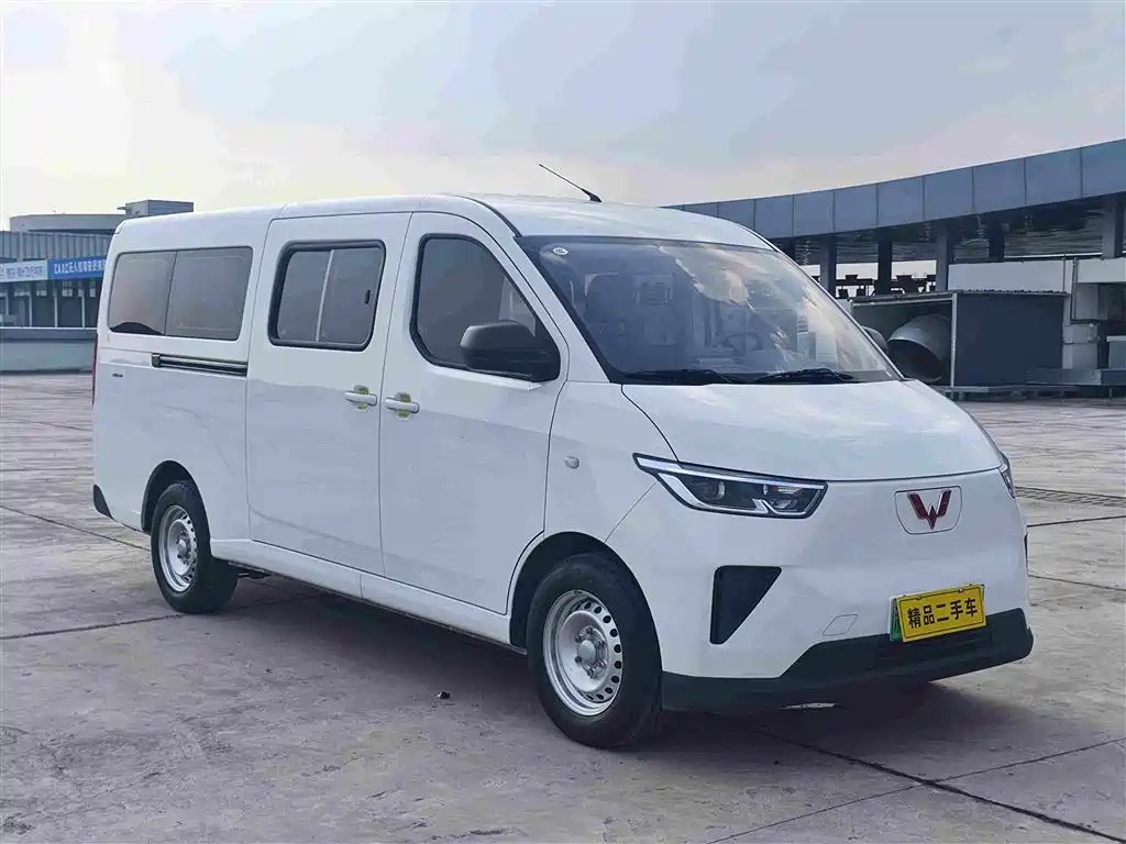 Wuling Motors Wuling Yangguang 2025 2024 300km Comfort Passenger Version 60kW