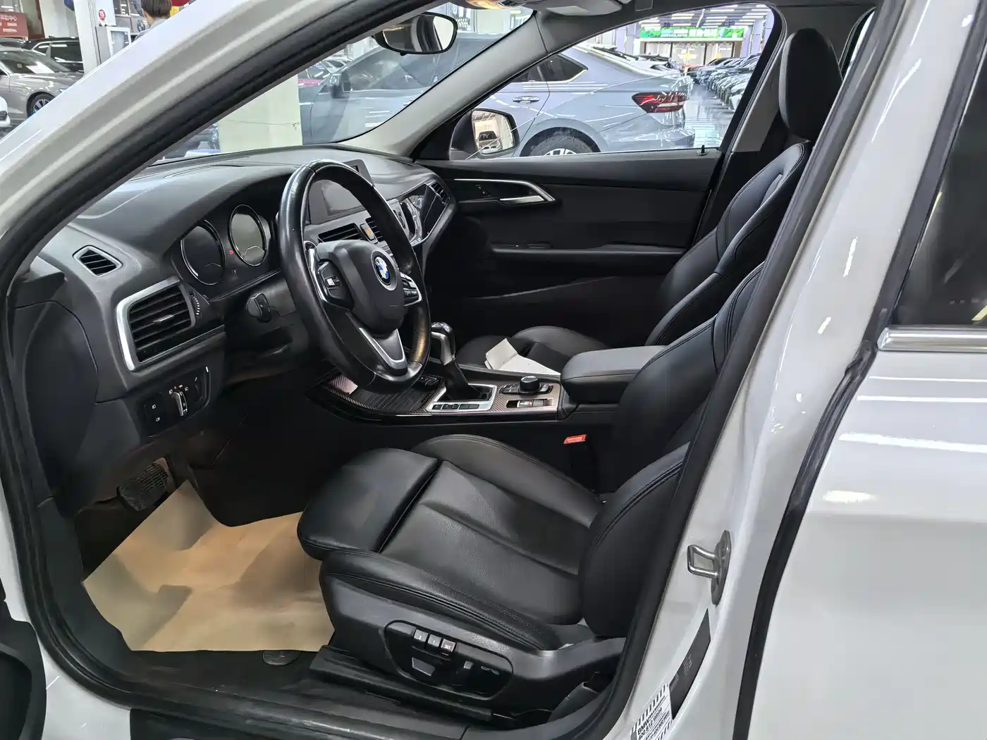 BMW 1 Series 2017 118i Sport фото 7