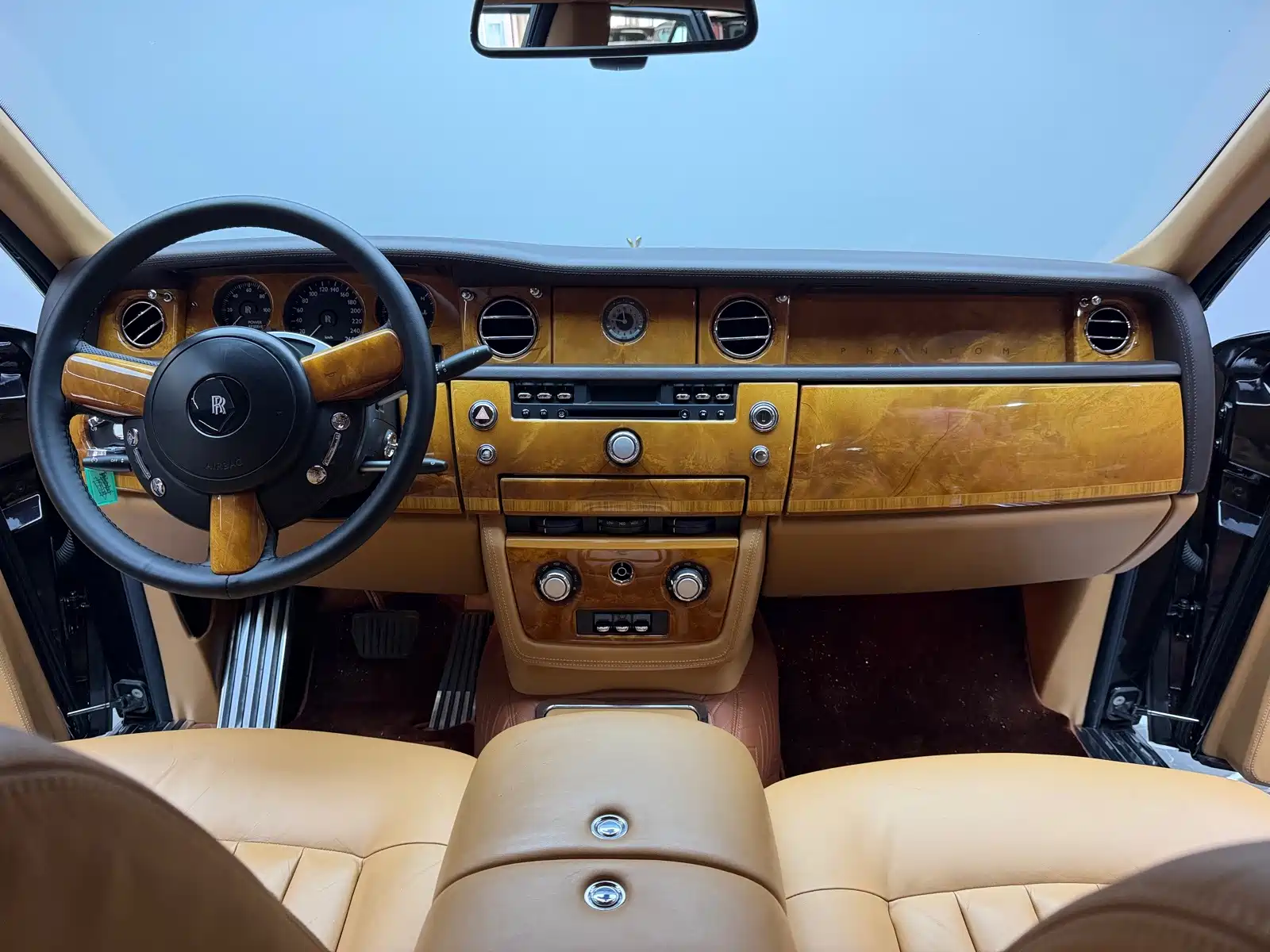 Фото 4 - Rolls-Royce Phantom