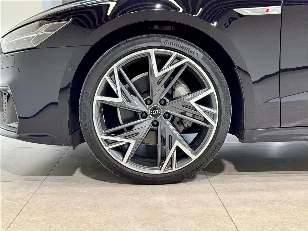 Audi A7L 2023 45 TFSI quattro S-line Black Warrior Edition фото 10