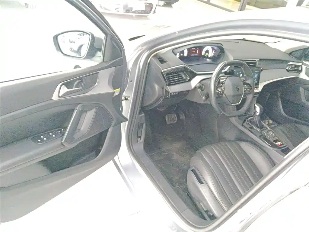 PEUGEOT 408