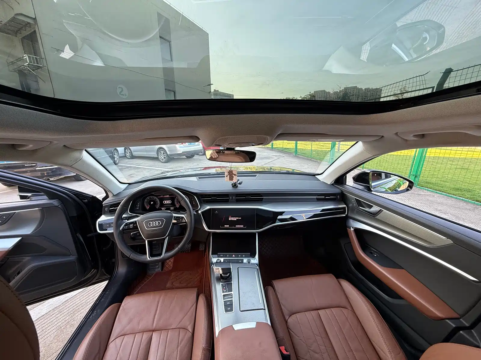Photo 9 - Audi A6L