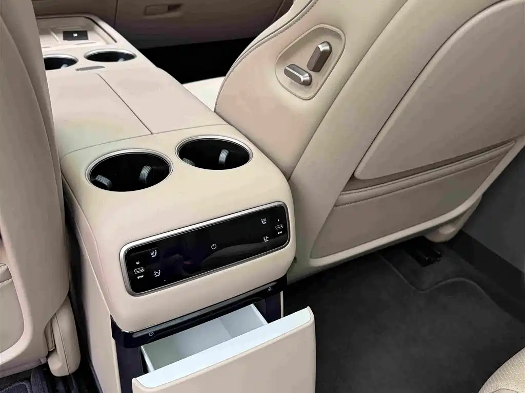 Li Auto Li i8 2026 2025 Standard Edition