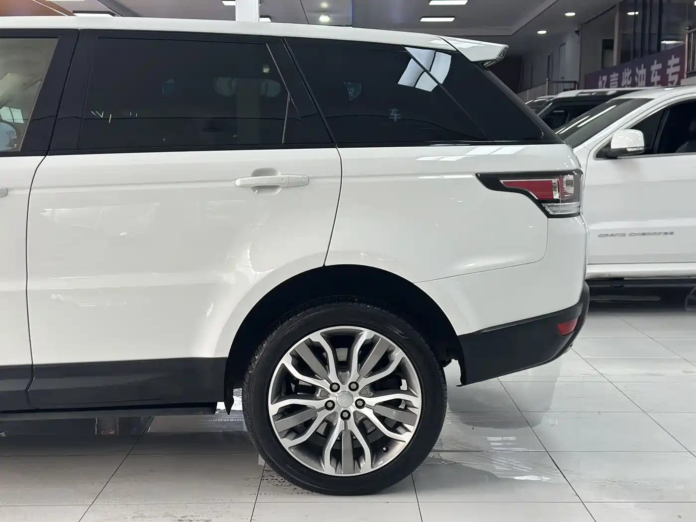 Land Rover Range Rover Sport 2015 3.0 SDV6 HSE фото 15