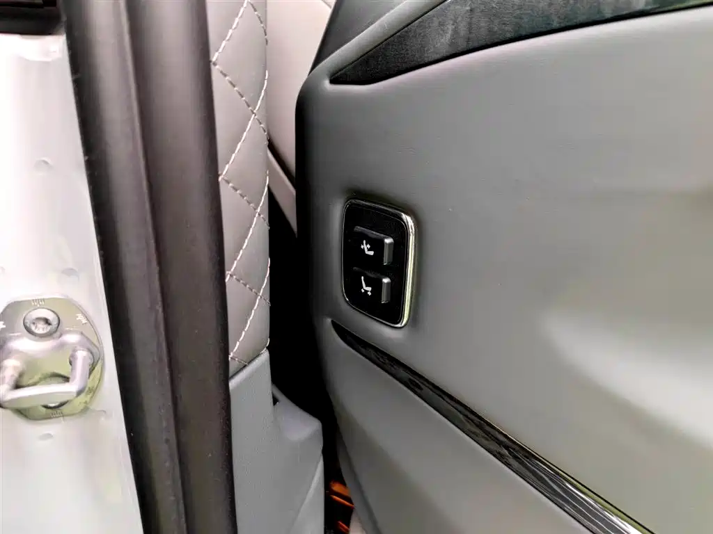 Mercedes-Benz Vito 2021 2.0T Business Edition 7-seater фото 16