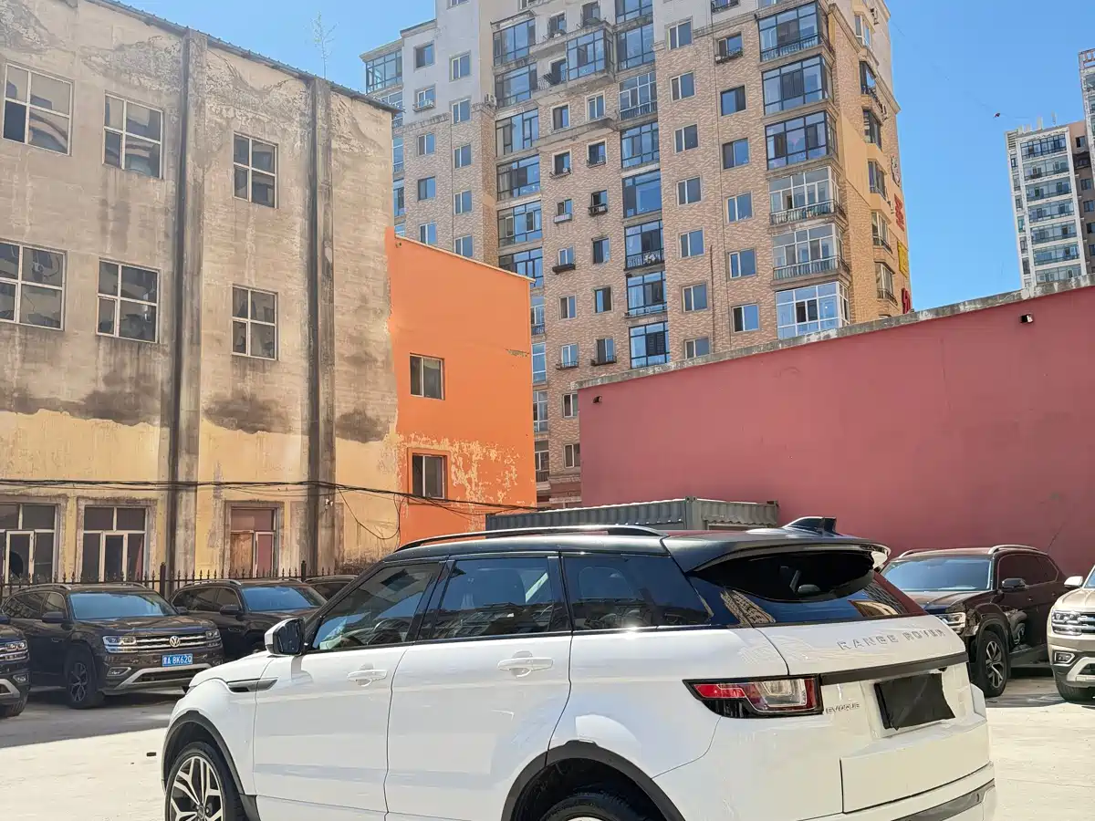 Land Rover Range Rover Evoque 2017 2.0T SE Smart Shine Edition фото 7