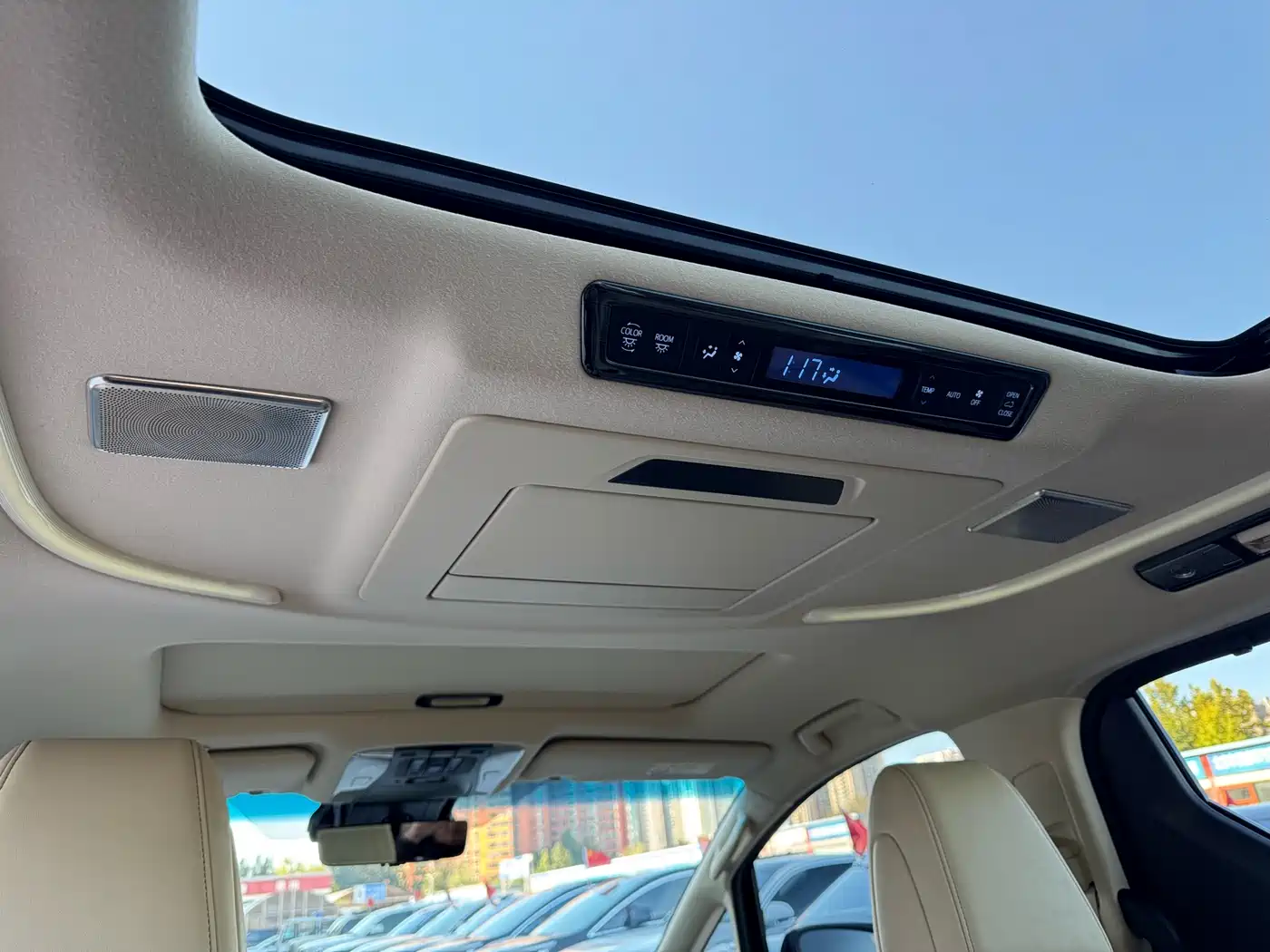 Toyota Alphard 2021 Hybrid 2.5L Luxury фото 11