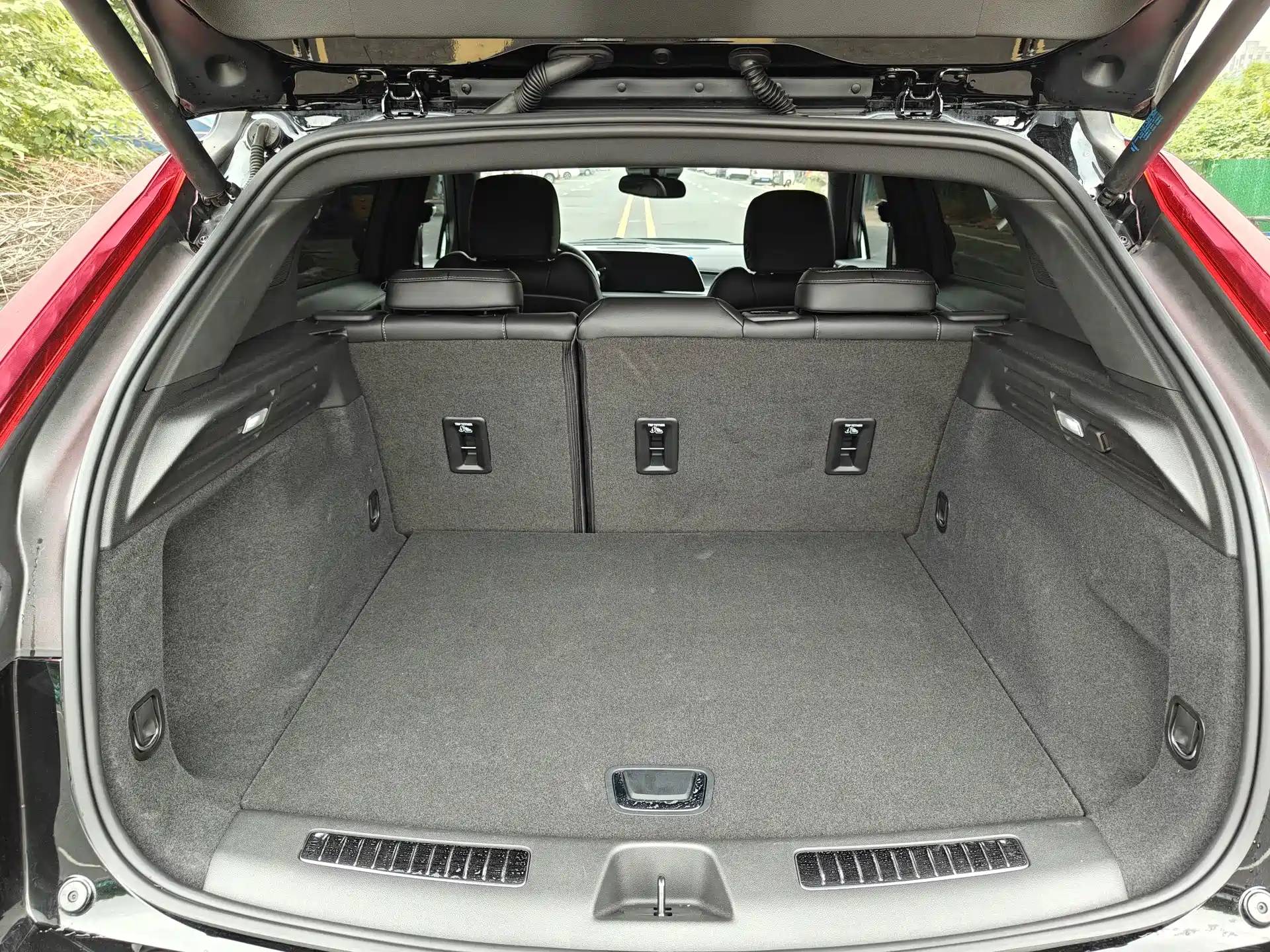 Photo 11 - Cadillac XT4