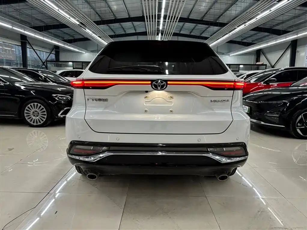 Toyota Venza 2023 2.0L CVT FWD Premium фото 7