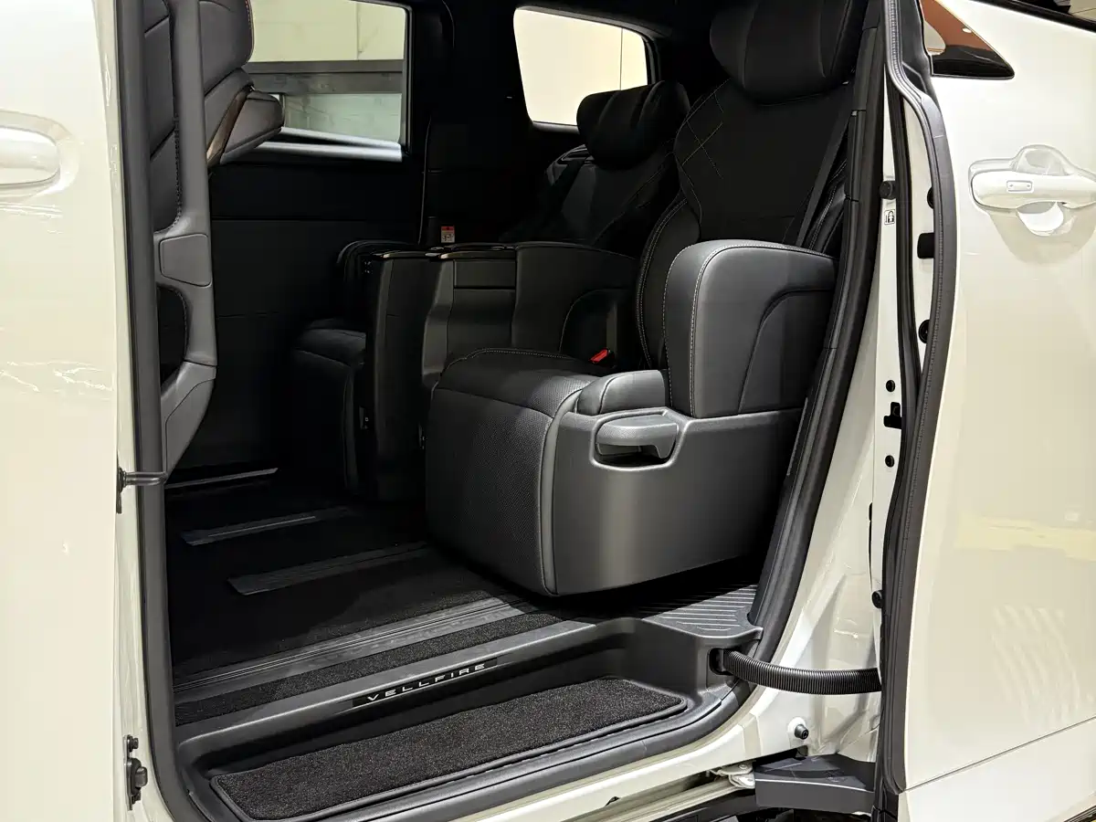 Toyota Vellfire 2025 Crown Hybrid 2.5L Ink Gold Executive Edition фото 5