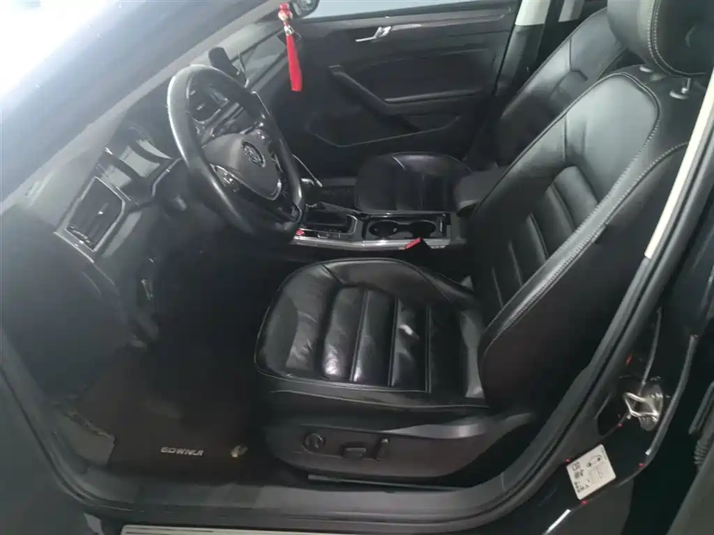 Volkswagen Passat 2017 330TSI DSG Prestige фото 15