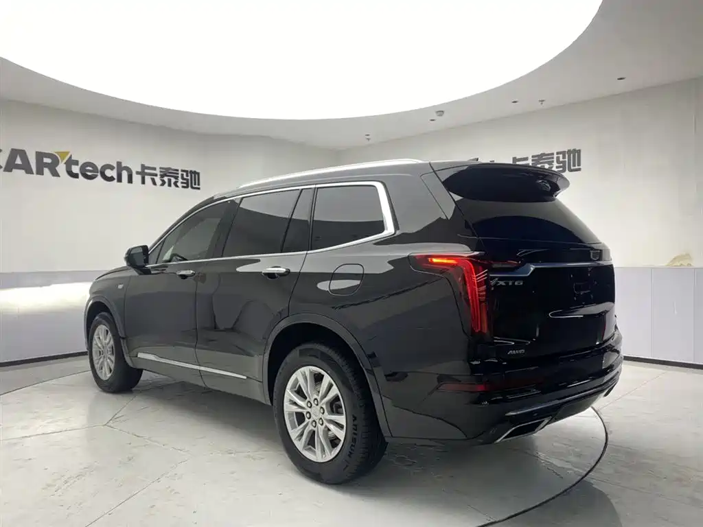 CADILLAC XT6