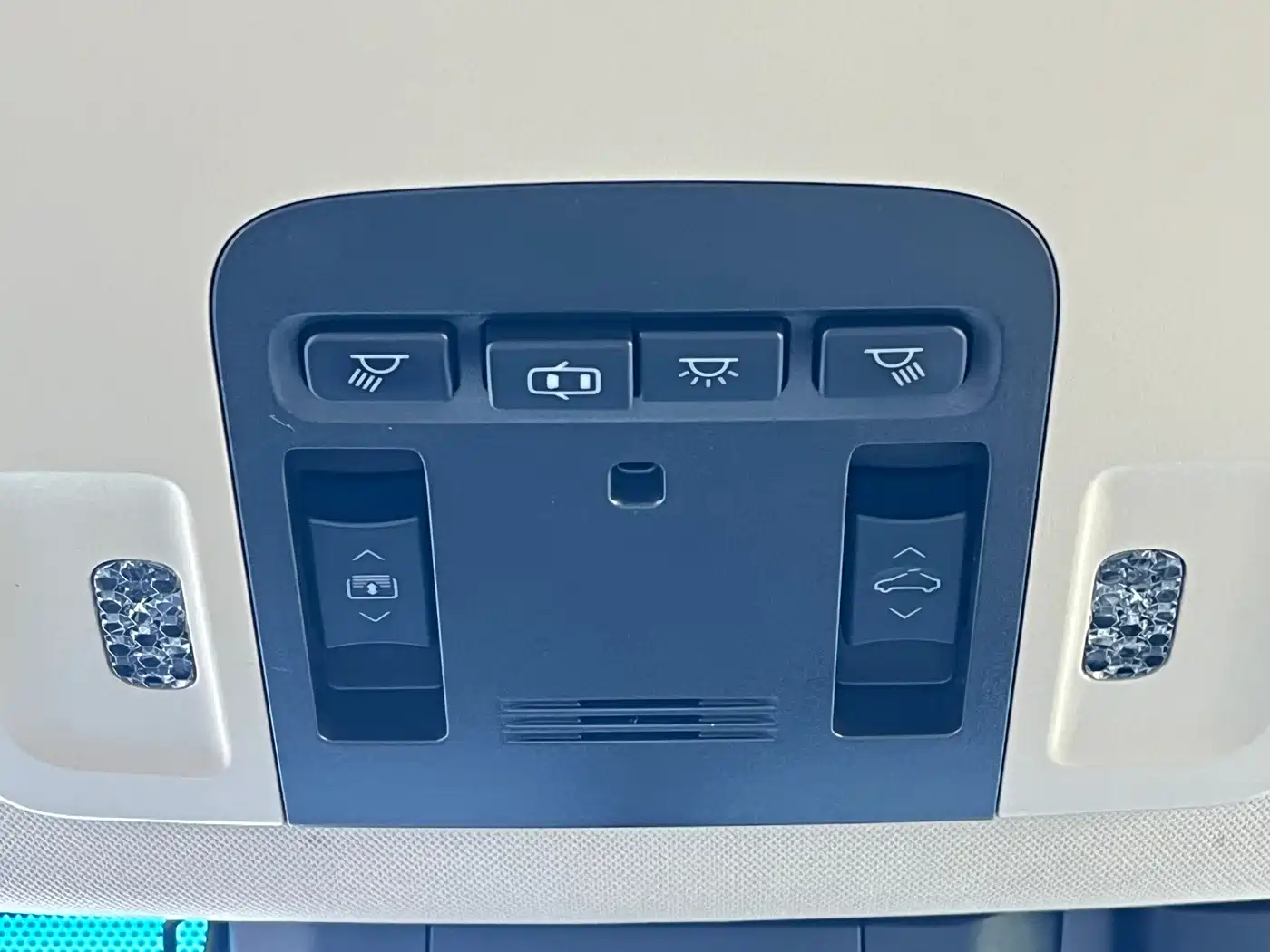Toyota Camry 2019 Hybrid 2.5HG Luxury Edition China V фото 38