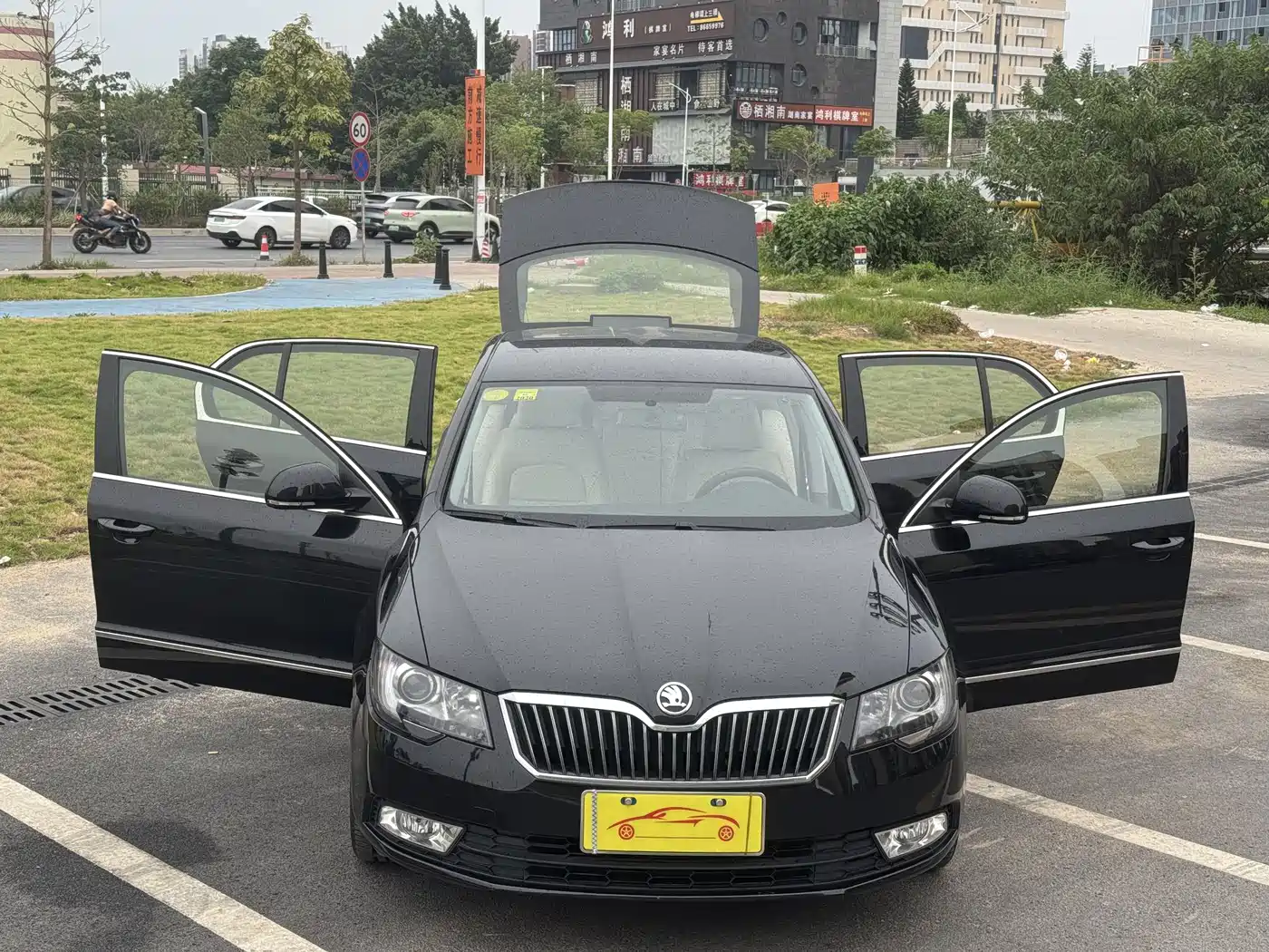 Škoda Superb 2013 1.4TSI DSG Gentleman Edition фото 4