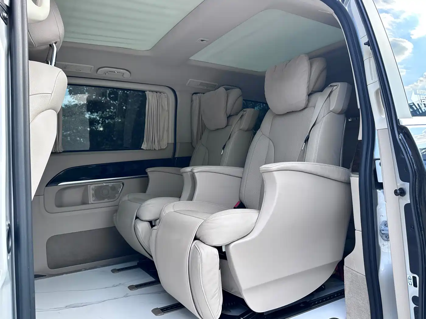 Mercedes-Benz V-Class 2017 2016 V 260 L Premium Long