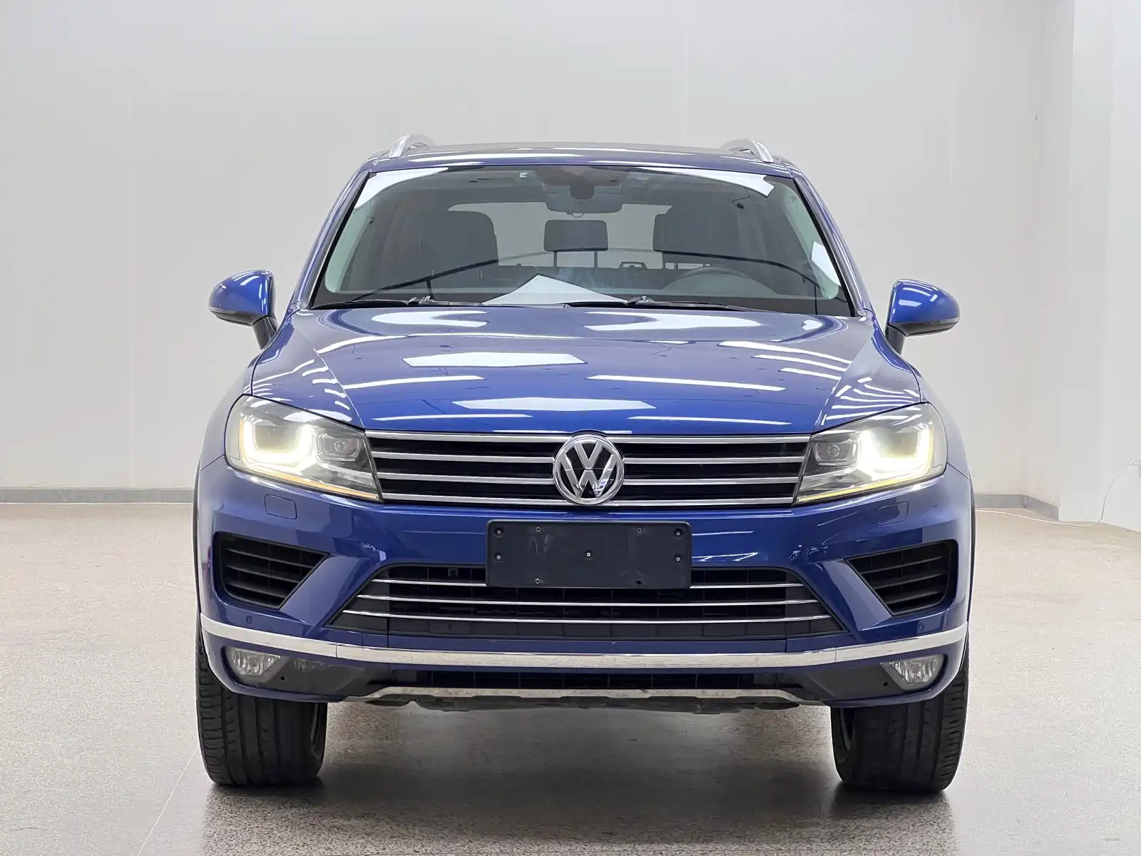 Фото 2 - Volkswagen Touareg