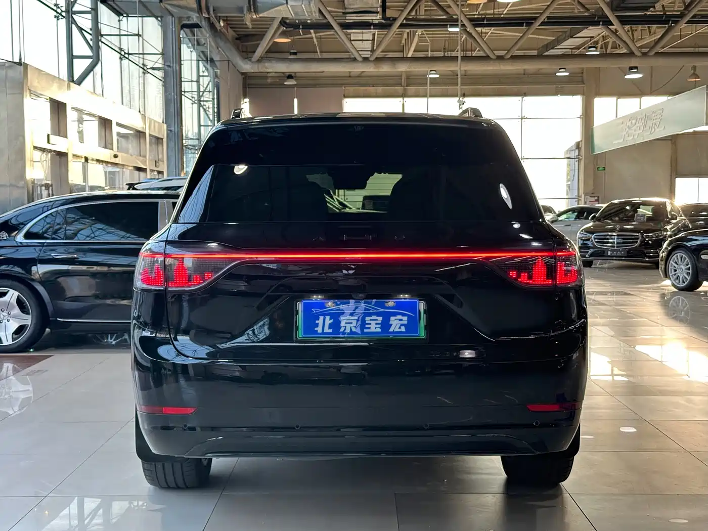 AITO Wenjie AITO M9 2024 Extended Range Ultra 42kWh 6-Seater фото 5