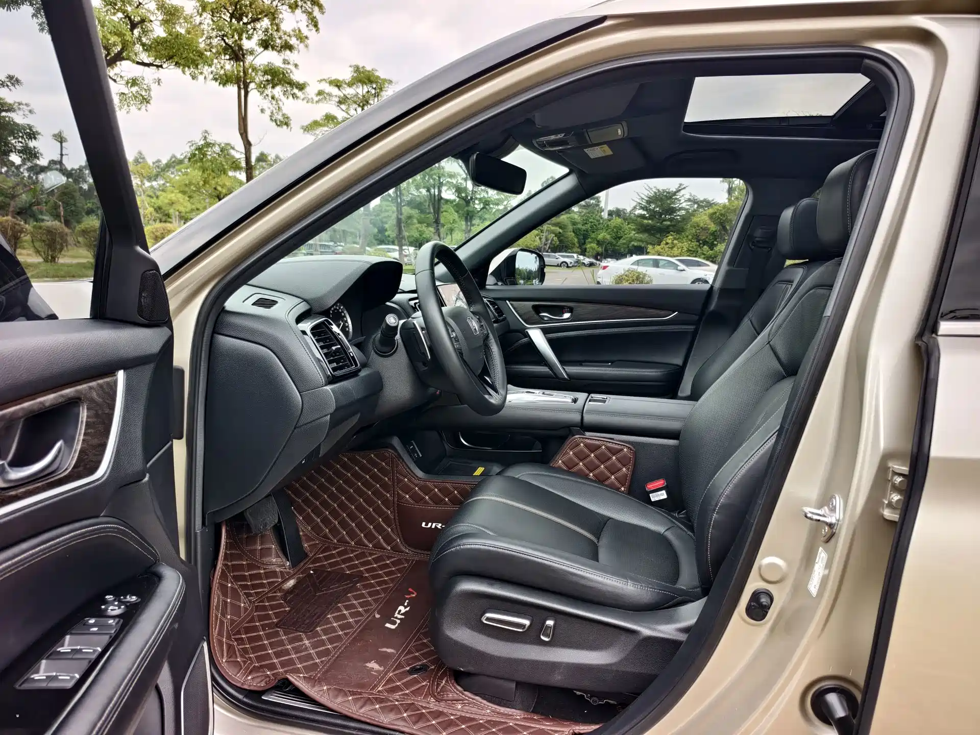 Фото 4 - Honda UR-V