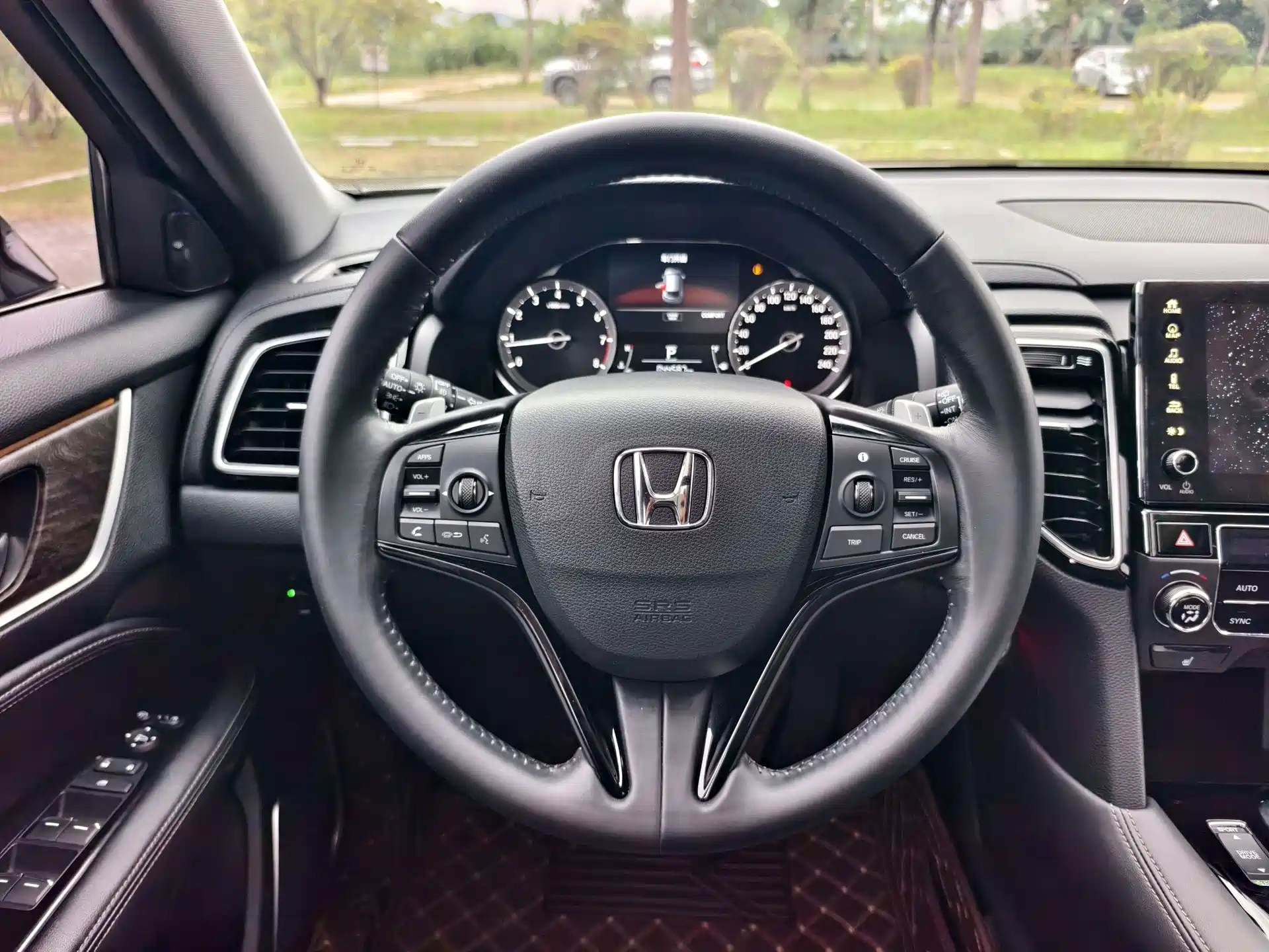 Фото 7 - Honda UR-V