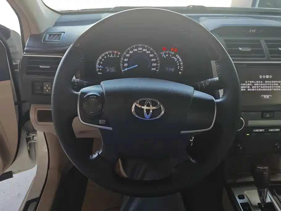 Фото 15 - Toyota Camry