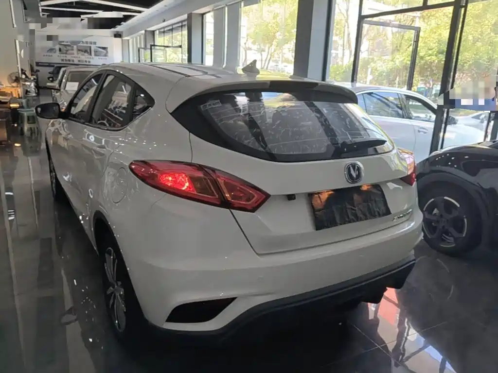 Photo 5 - Changan Eado XT