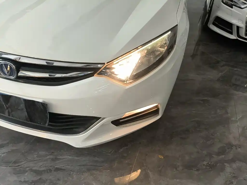 Photo 24 - Changan Eado XT