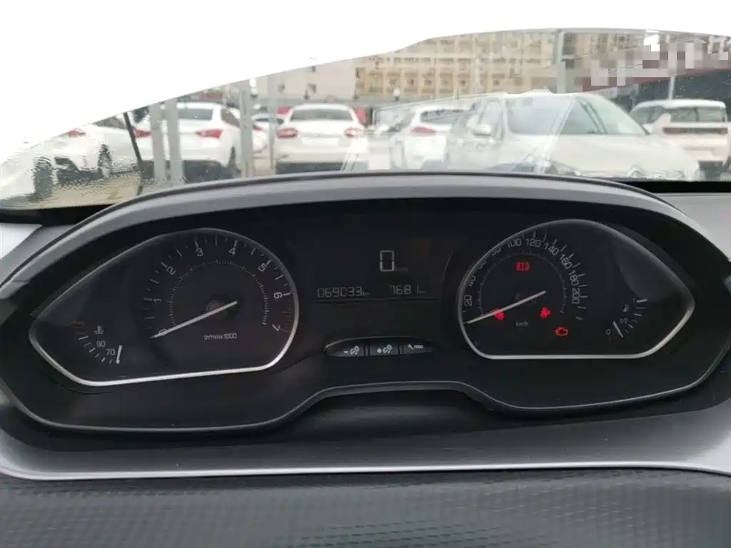 Peugeot 2008 2014 1.6L Manual Fashion Edition фото 12