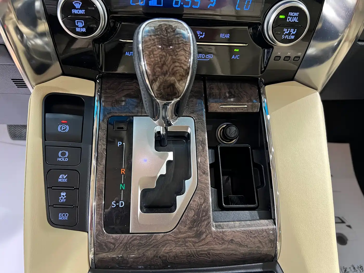 Toyota Alphard 2023 Dual Hybrid 2.5L Ultimate Gold Edition фото 26