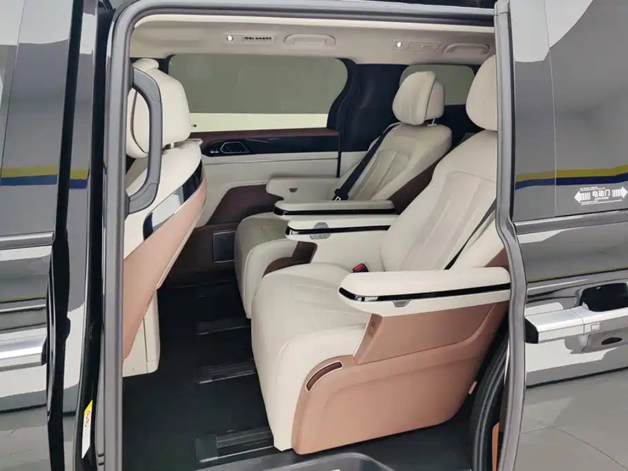 BYD Xia 2025 2025 DM-i 1.5T 180km Surpass Edition