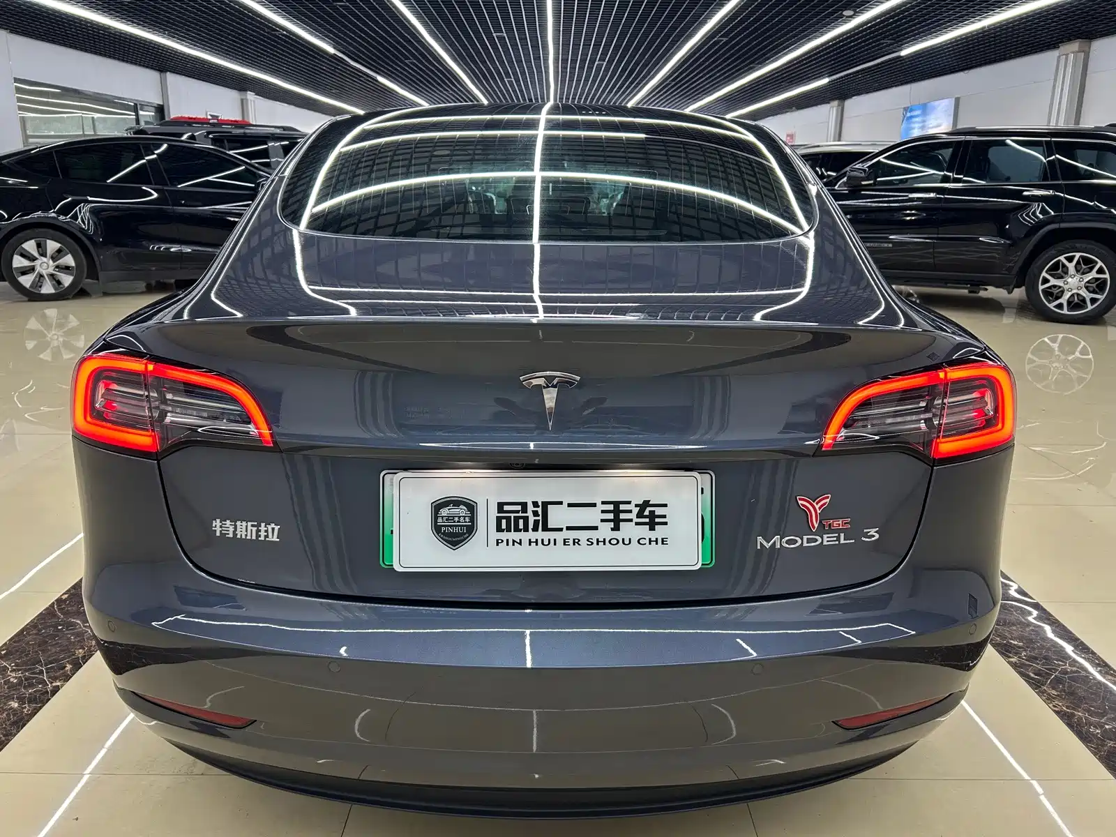 Фото 4 - Tesla Model 3