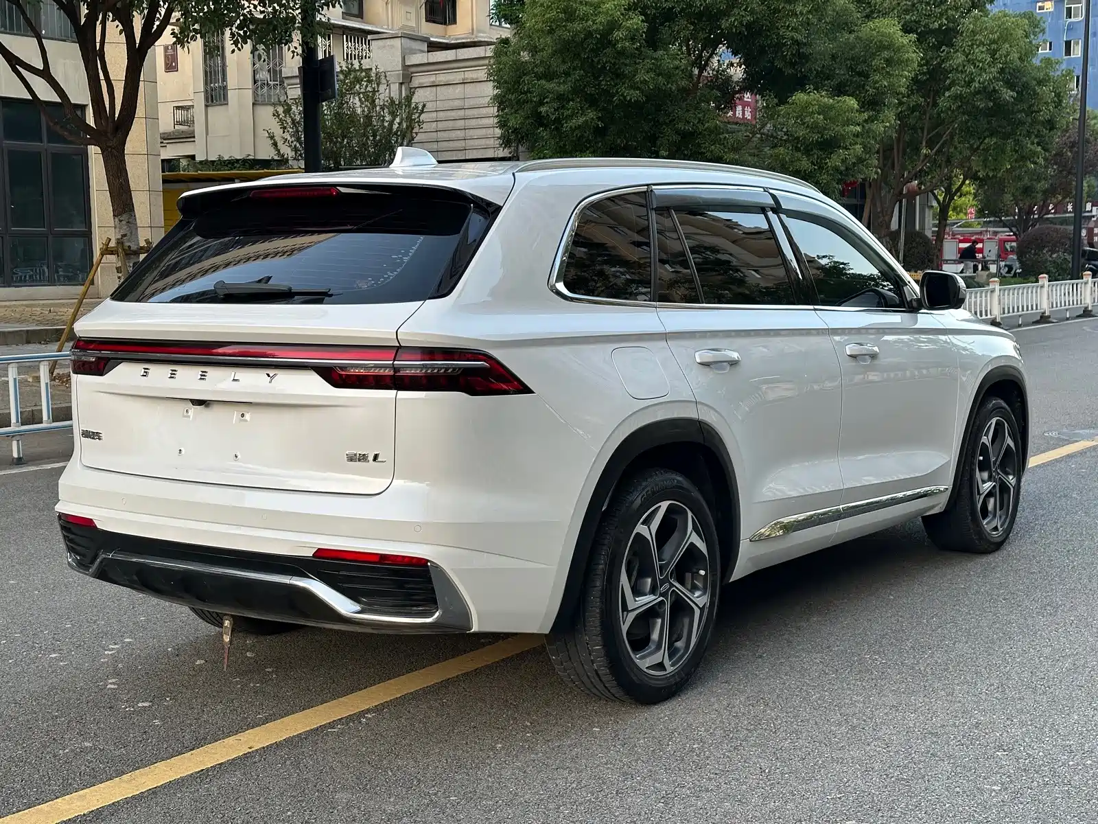 Фото 9 - Geely Monjaro
