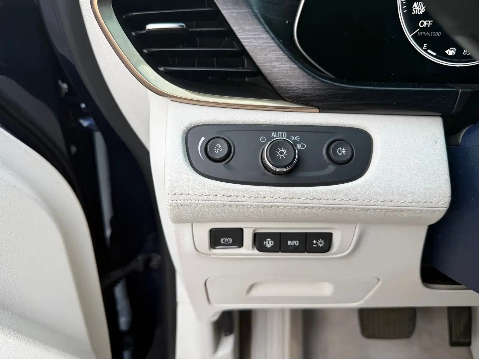 Фото 16 - Buick GL8