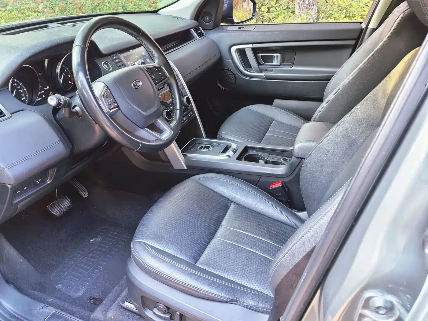 Land Rover Discovery Sport 2018 240PS SE Edition фото 4
