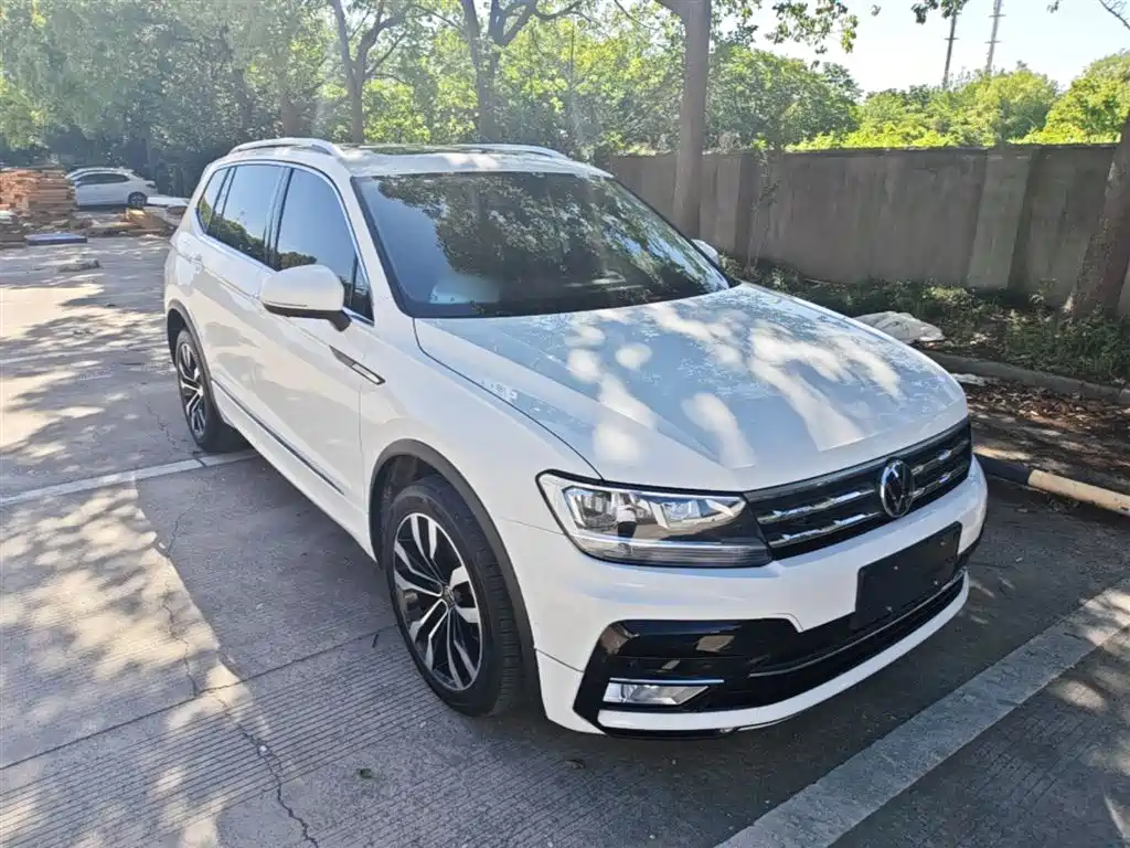 Volkswagen Tiguan L 2021 330TSI Automatic 2WD R-Line Premium фото 4